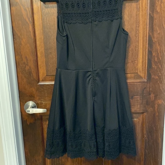 Francesca’s Sleeveless Dress With Lace Detail NWT - Picture 4 of 5